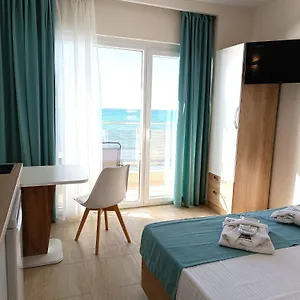 Aparthotel Navarino Luxe, Peraía
